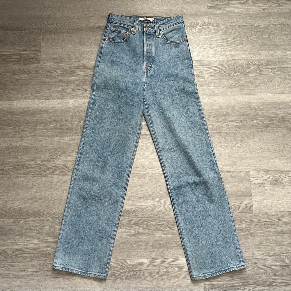 LEVI’S RIBCAGE STRAIGHT JEANS